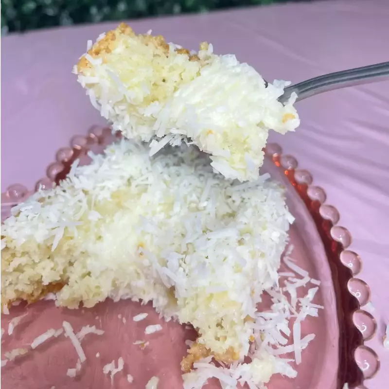 Bolo Gelado (Coco Recheado)