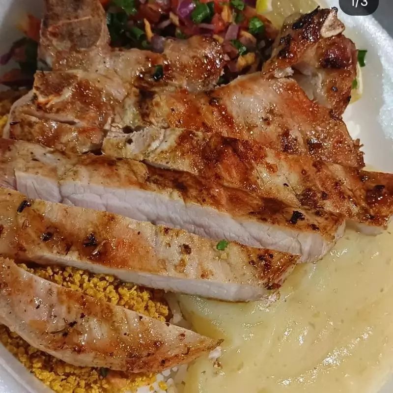Bisteca de porco peça inteira.