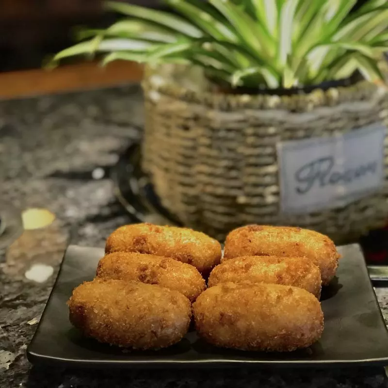 OTOE FRITO CON HUEVO SALADO 咸蛋黄芋头酥
