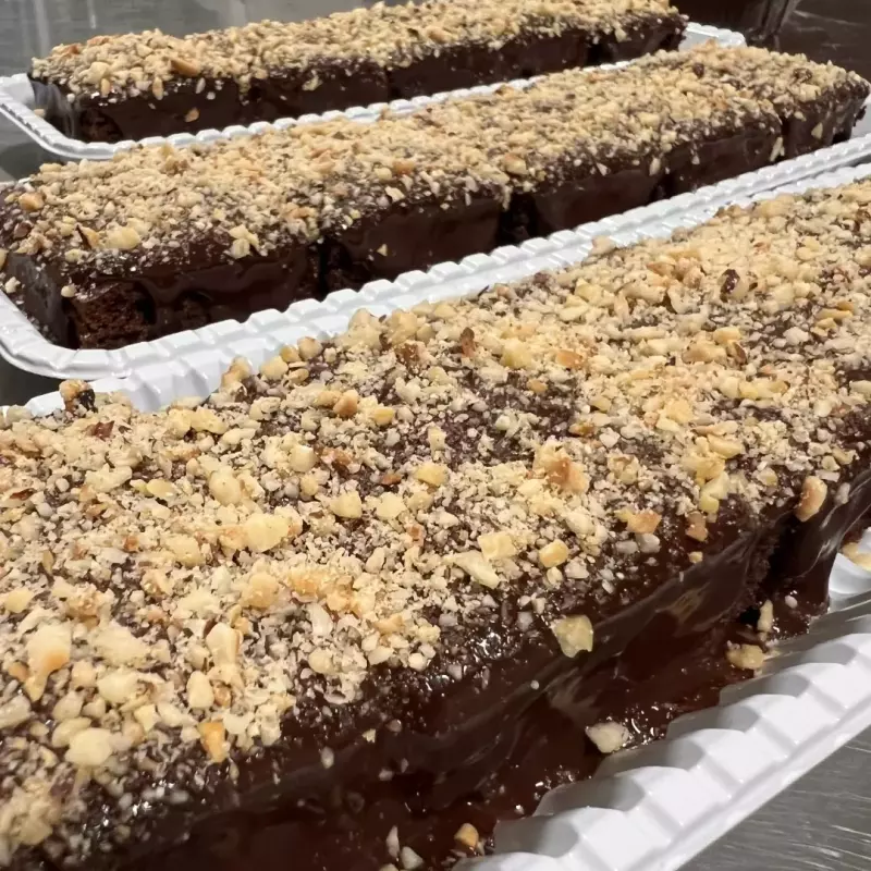 Brownie c/ choc.- forma c/ avela