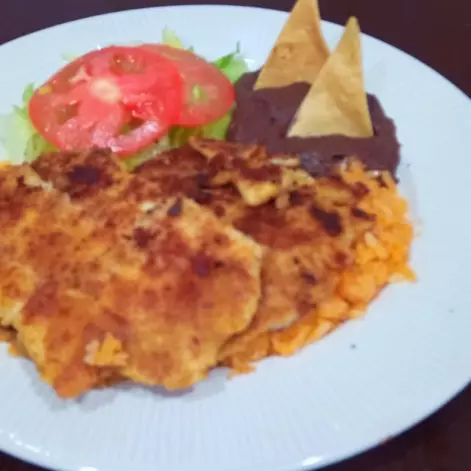 Milanesa de pollo empanizada