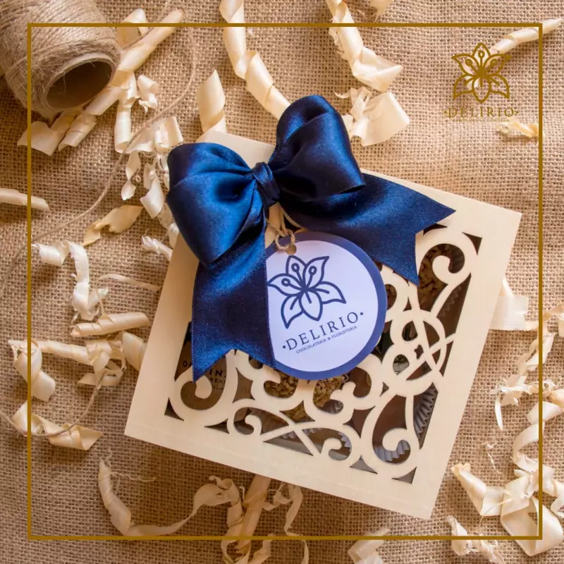 Mini Cofre Hombre 4 Fresas + Licor