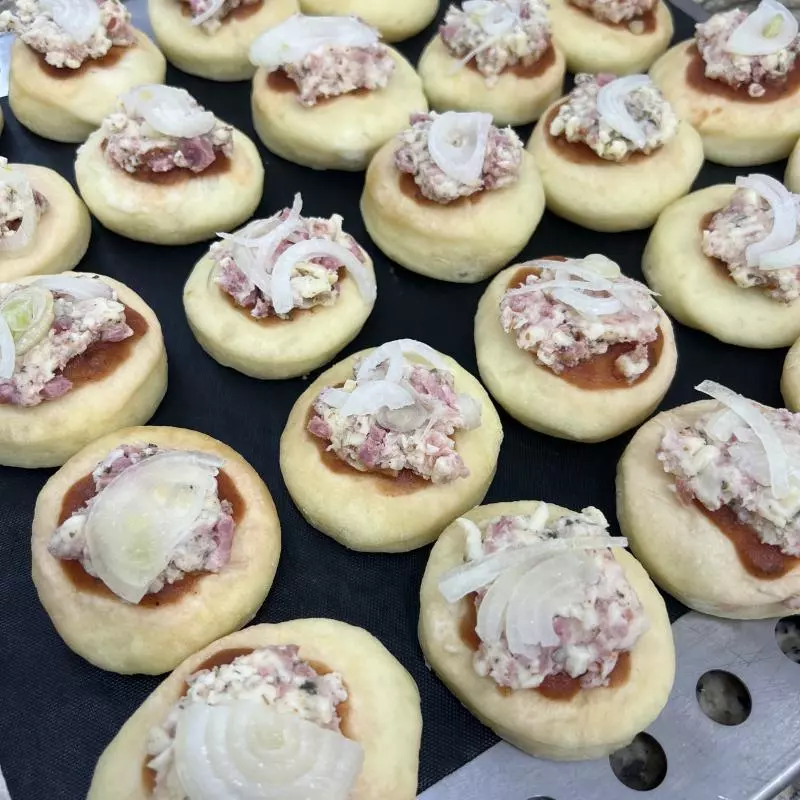25un Mini Pizza Calabresa