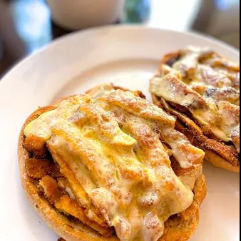 Molletes con pechuga empanizada