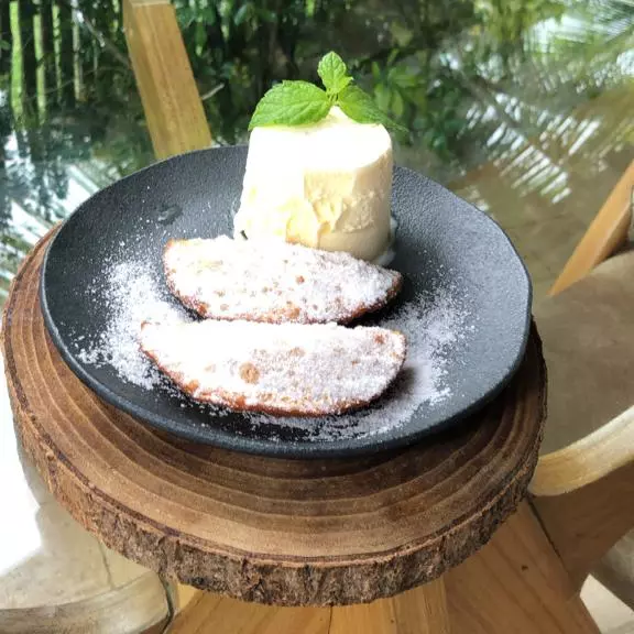 PASTEL DE DOCE LEITE COM SORVETE