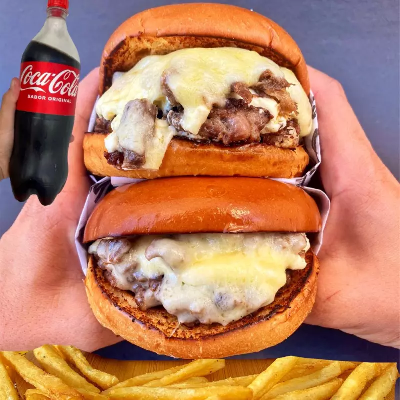 Combo Netflix Casal + 1 Coca Litro