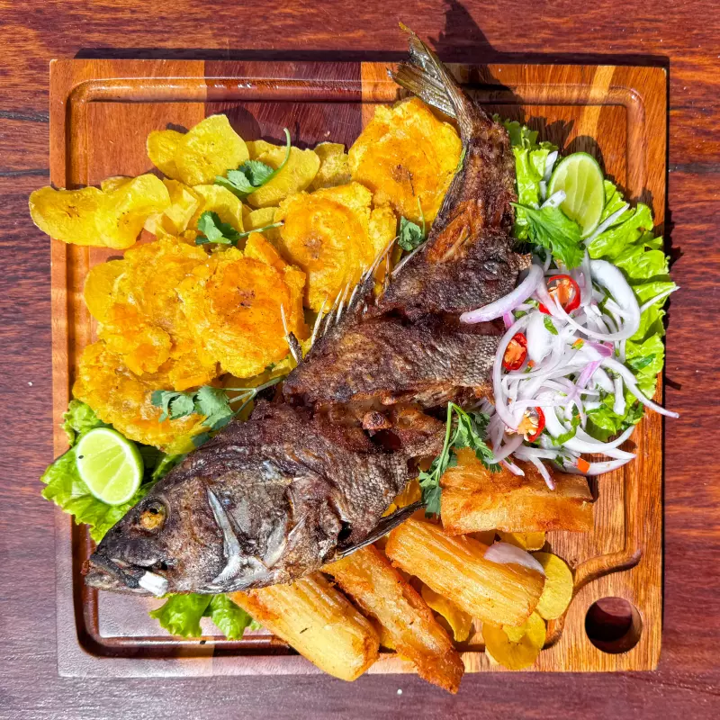 Pescado entero al perol
