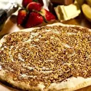PIZZA DOCE DE LEITE COM CASTANHAS