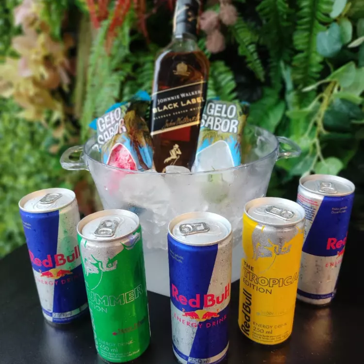 Black Label c/5 Red Bull