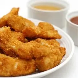 Iscas de frango á milanesa ao molho