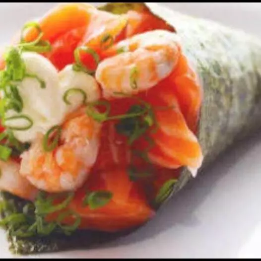 TEMAKI SALMÃO E CAMARÃO