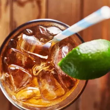 Chá mate batido com limão