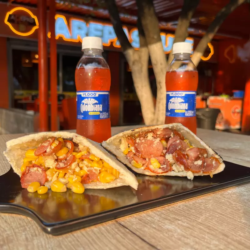 LA PIZZA AREPA (2 AREPAS+2 GASEOSAS)