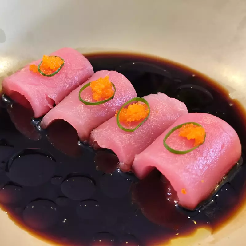 Sashimi Atum com ovas e shoyu  4 un