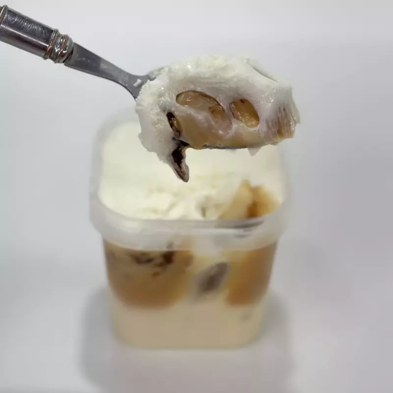 Bolo no pote Doce de Leite c/ ameixa