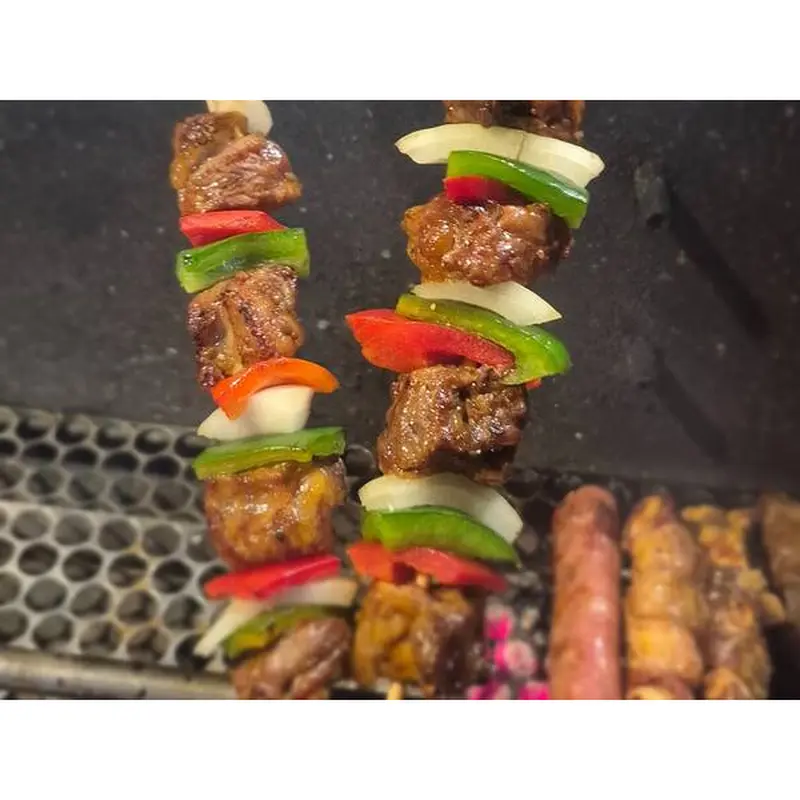 Espetinho de Carne Com Pimentão e Cebola