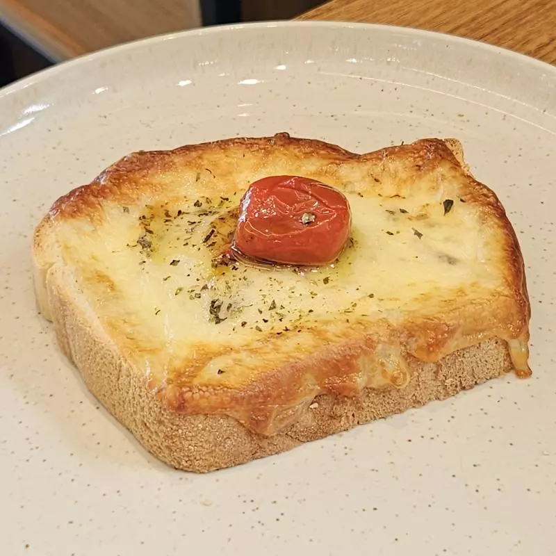 Toast de Ovo Cremoso com Queijo