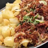 Carne Seca com Aipim e Batata Frita