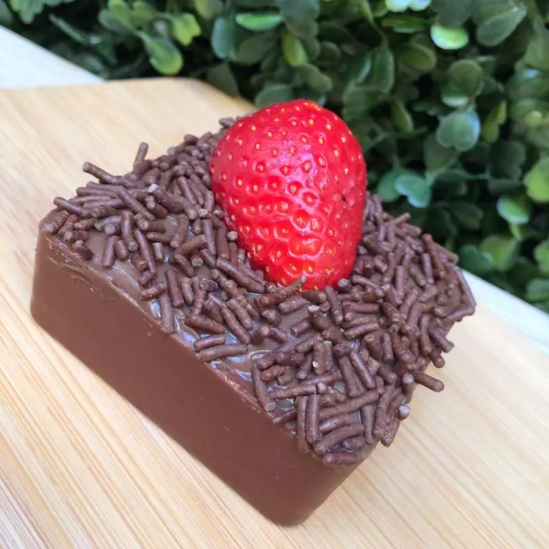 BOMBOM ABERTO BRIGADEIRO E MORANGO