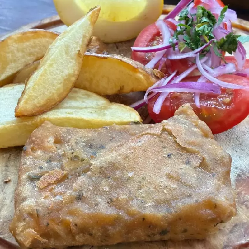 NO PESCADO con Puré y Ensalada