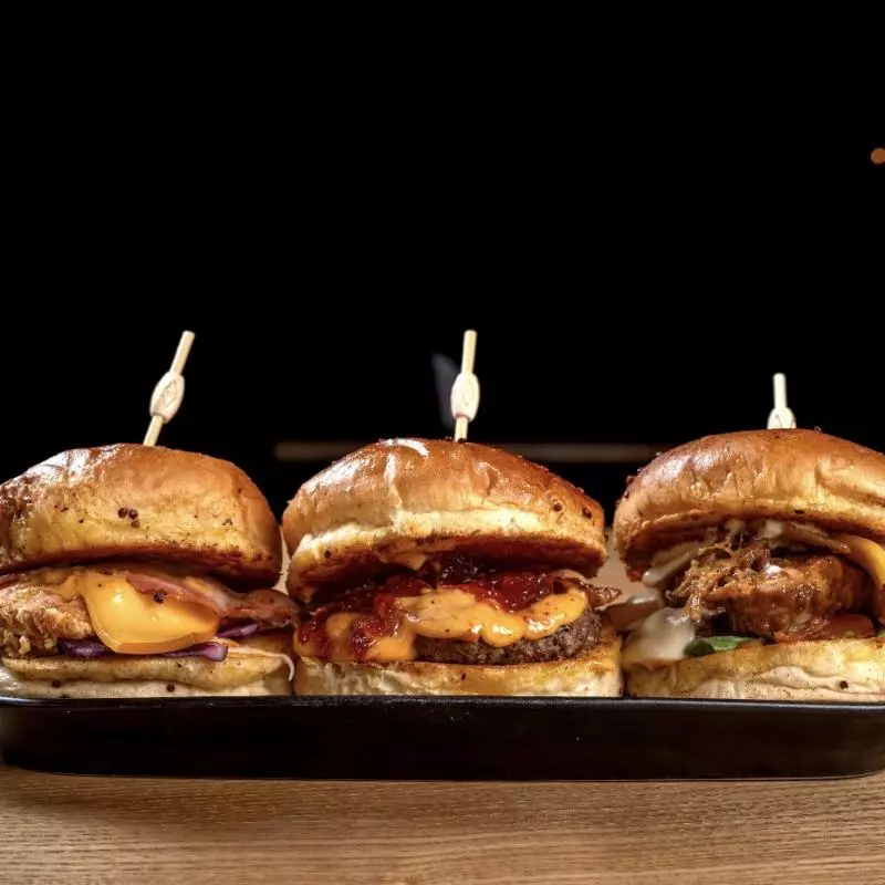 TRIO DE MINI BURGERS PREMIUN.