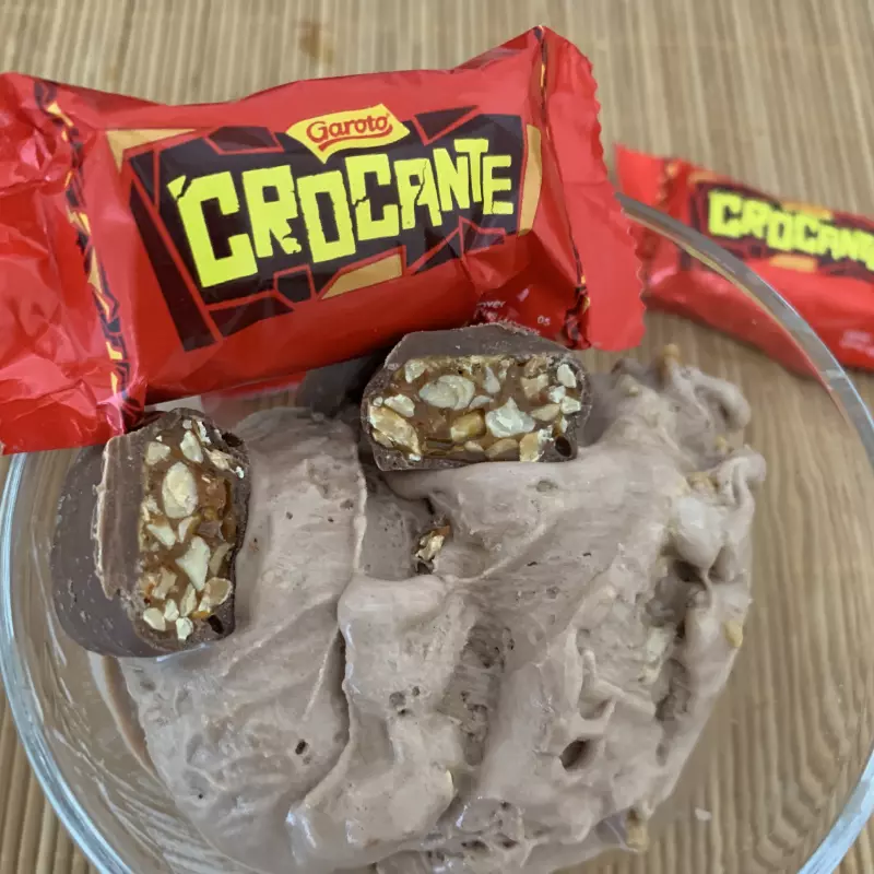 Chocolate com amendoim crocante