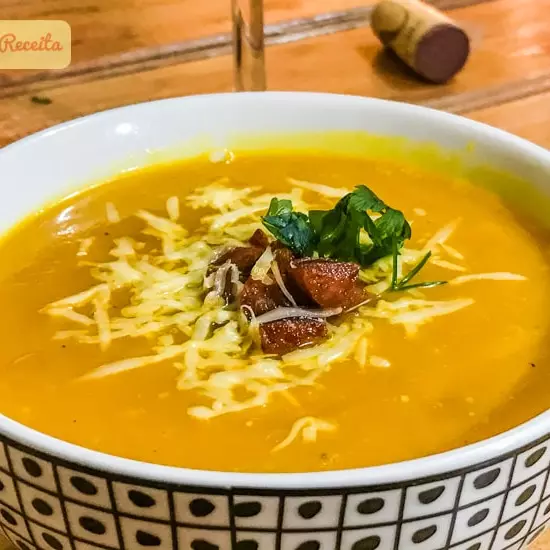 Caldo de abobora com bacon
