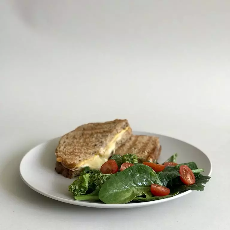 SANDWICH 3 QUESOS,VEGANO+CAFÉ