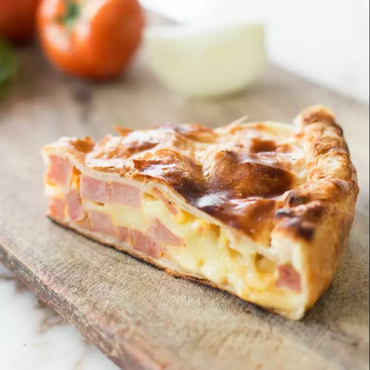 Tarta de jamón y queso