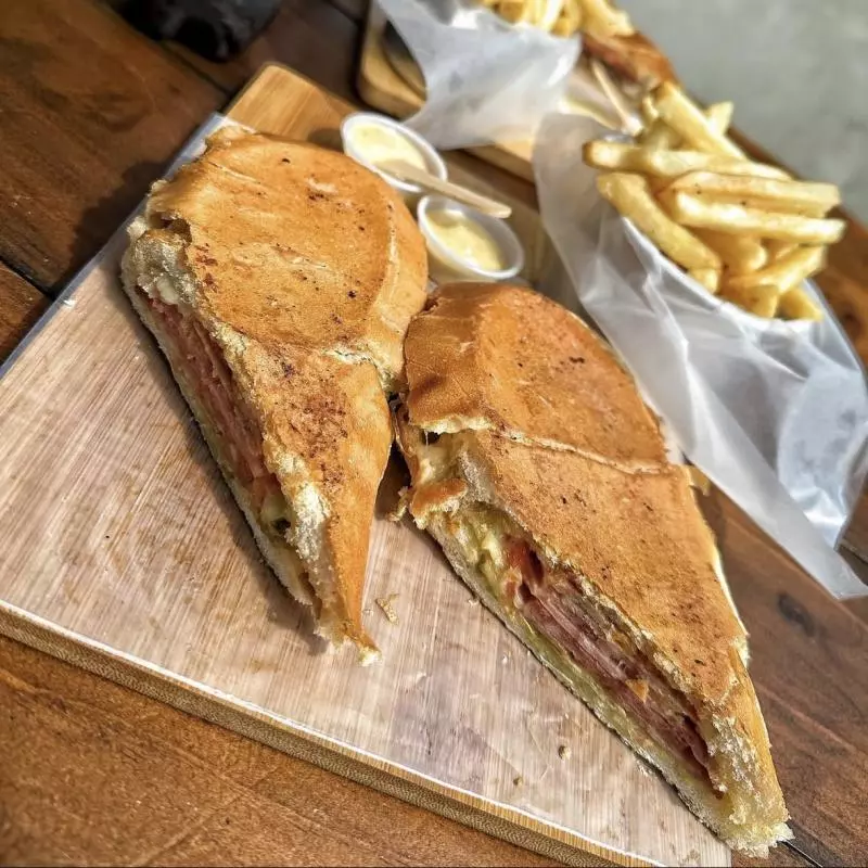 CUBANO JAMON Y QUESO