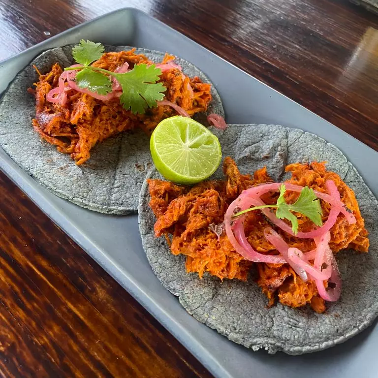 Taquitos de cochinita (2pzas)