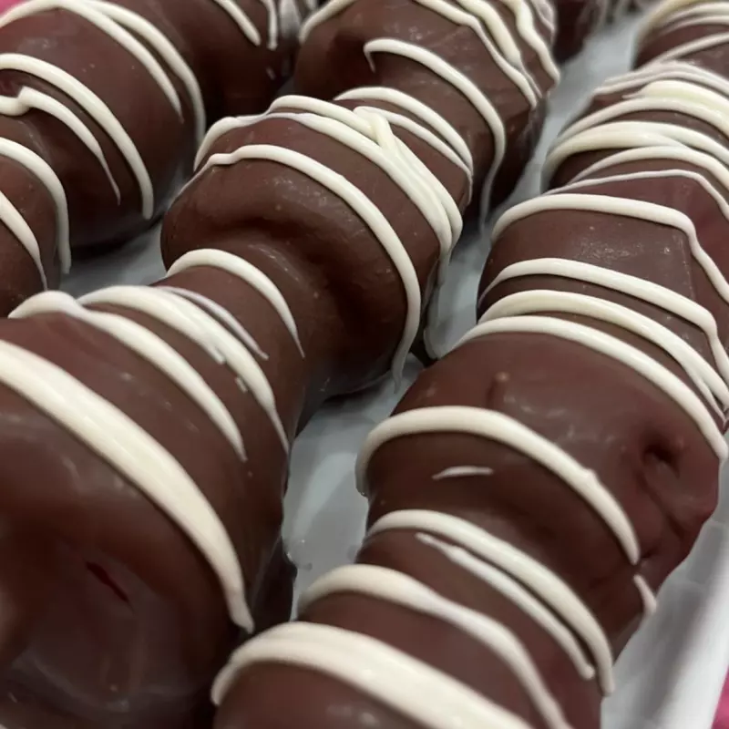 ESPETO DE CHOCOLATE COM MORANGO