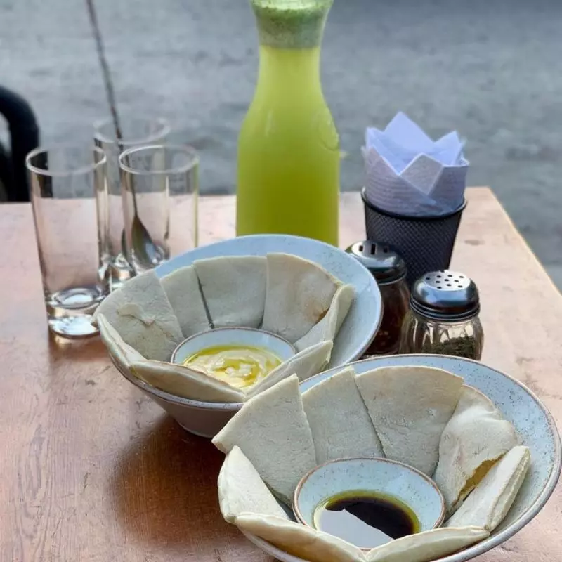 Pan Tipo Árabe con Aceite de Oliva y Vinagre