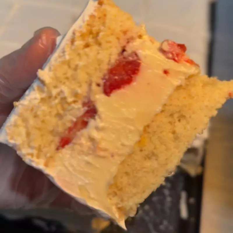 Bolo Gelado Ninho com Morango