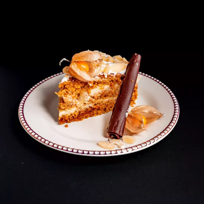 Porción de torta de zanahoria