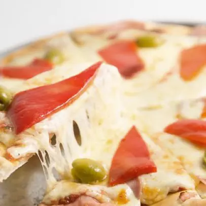 03. PIZZA DE JAMON Y MORRONES