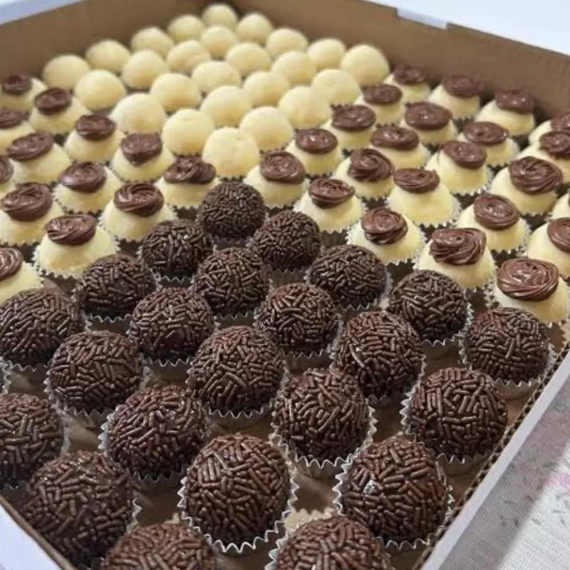 Meio cento de brigadeiro tradicional