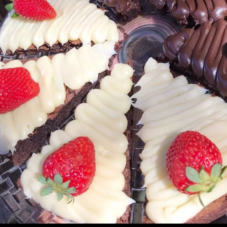 Fatia de pizza de brownie com Creme