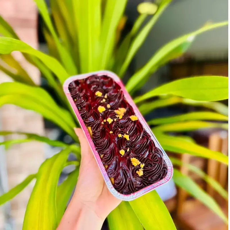 BOLO INGLÊS COM COBERTURA