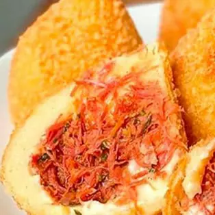 Bolinho de Carne Seca com Queijo -S8