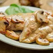 Pechuga con champiñones.