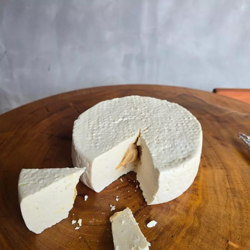 Queijo com recheio de doce de leite