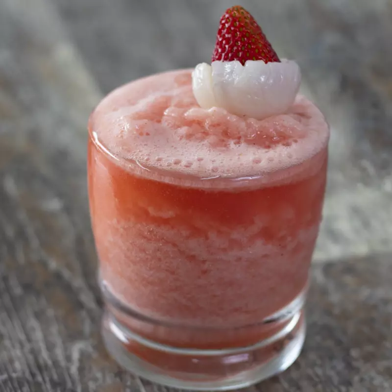 LIMONADA LYCHES CON FRESA