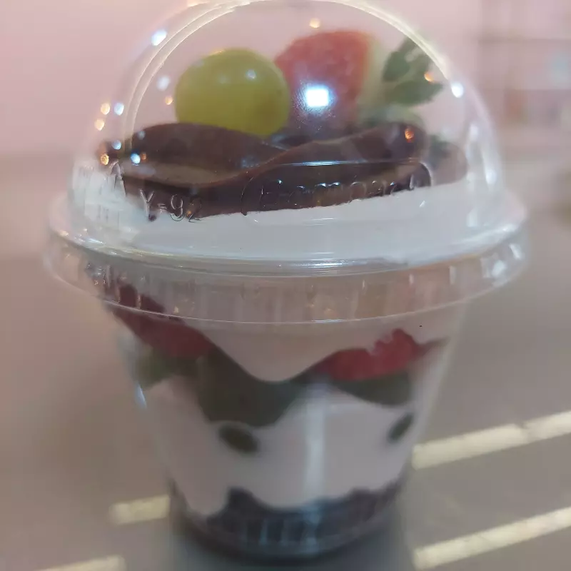 Verrine P Ninho c/ Morango e uva
