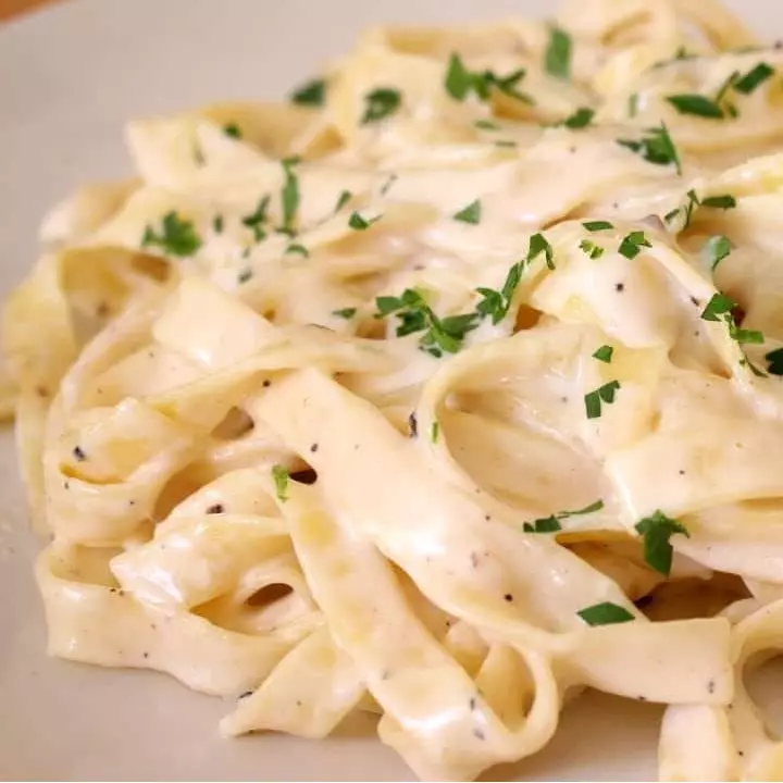 spaguetti con salsa alfredo