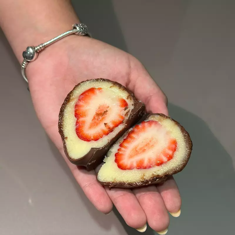BOMBOM DE MORANGO