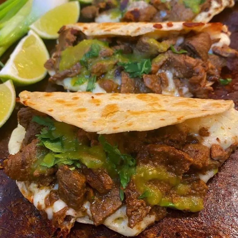 Quesadillas de Desebrada de Res
