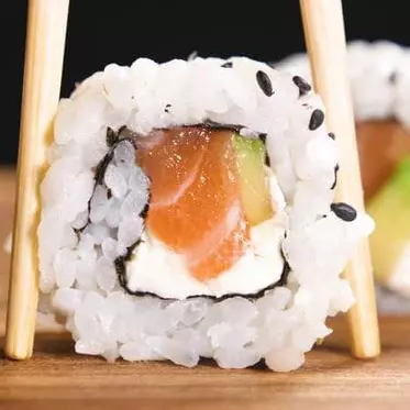 URAMAKI Salmão 4uni