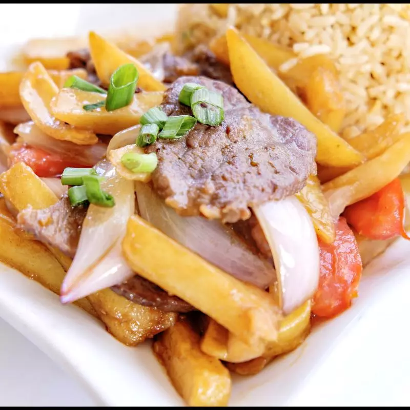 M24- Lomo saltado + chaufa