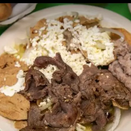 Chilaquiles con bistec
